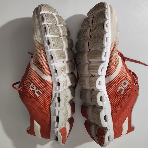 On Cloud Rust/Rose Cloudflow Running Shoes Size 10. - Picture 15 of 16